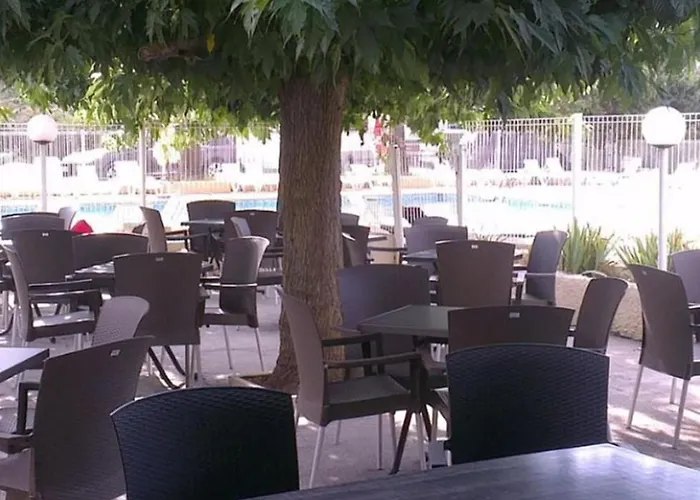 A Avec Terrasse Pour 6 Personnes - Api-1-52-800 Campsite Collias
